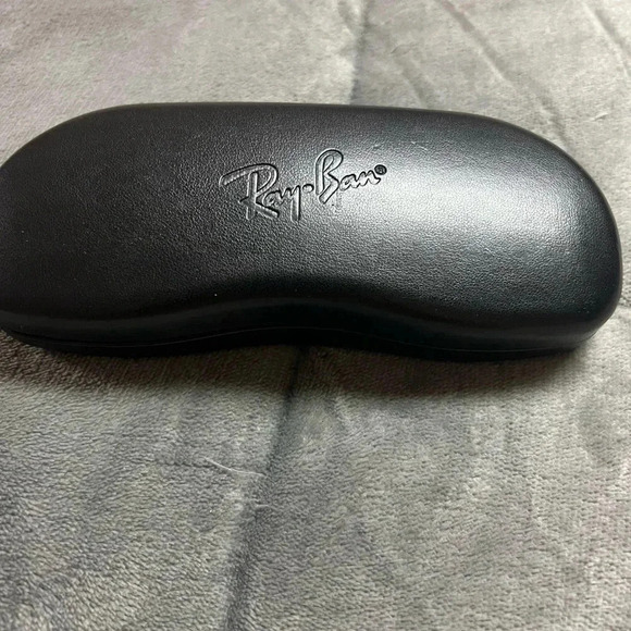 Ray Ban glasses case in great condition - Picture 2 of 4